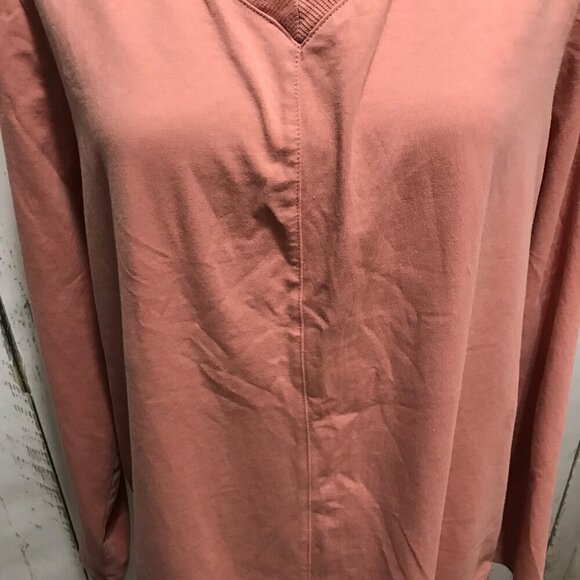 D & Co. Essemtials V-neck t-shirt top with long sleeves.  Size L. Summer - Picture 2 of 10